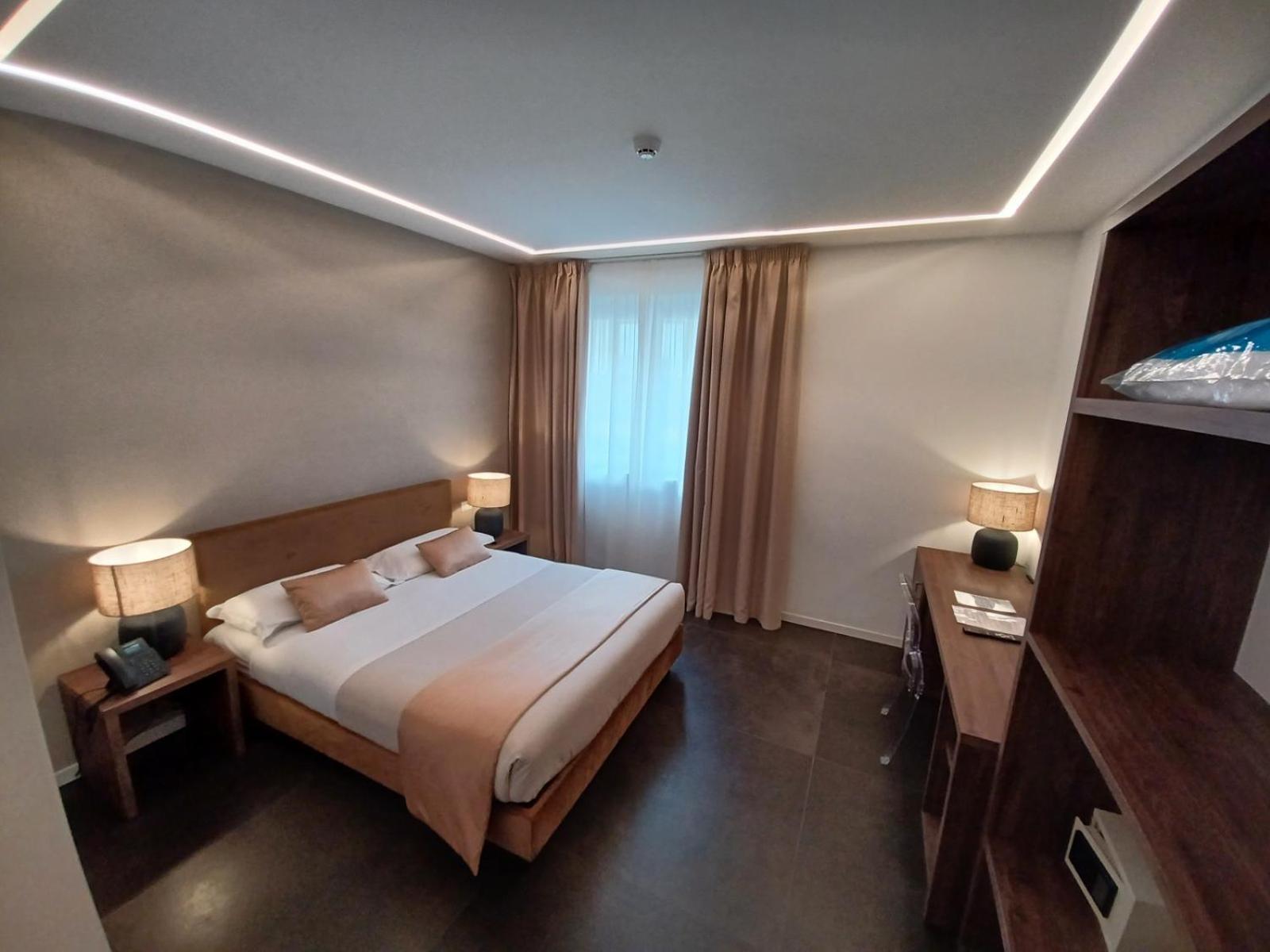 Outside Boutique Hotel Foggia Luaran gambar